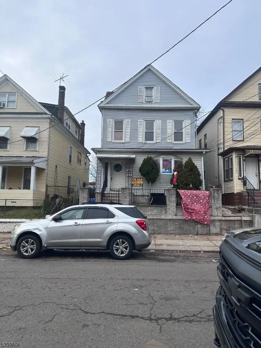 152 Jacques St, Elizabeth City, NJ 07201