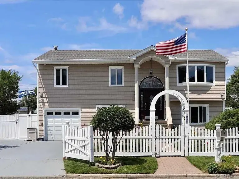75 Jewel ST #1, Brentwood, NY 11717