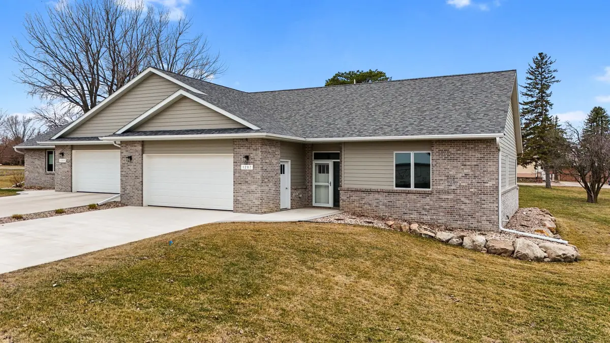 1207 S Shore DR, Worthington, MN 56187