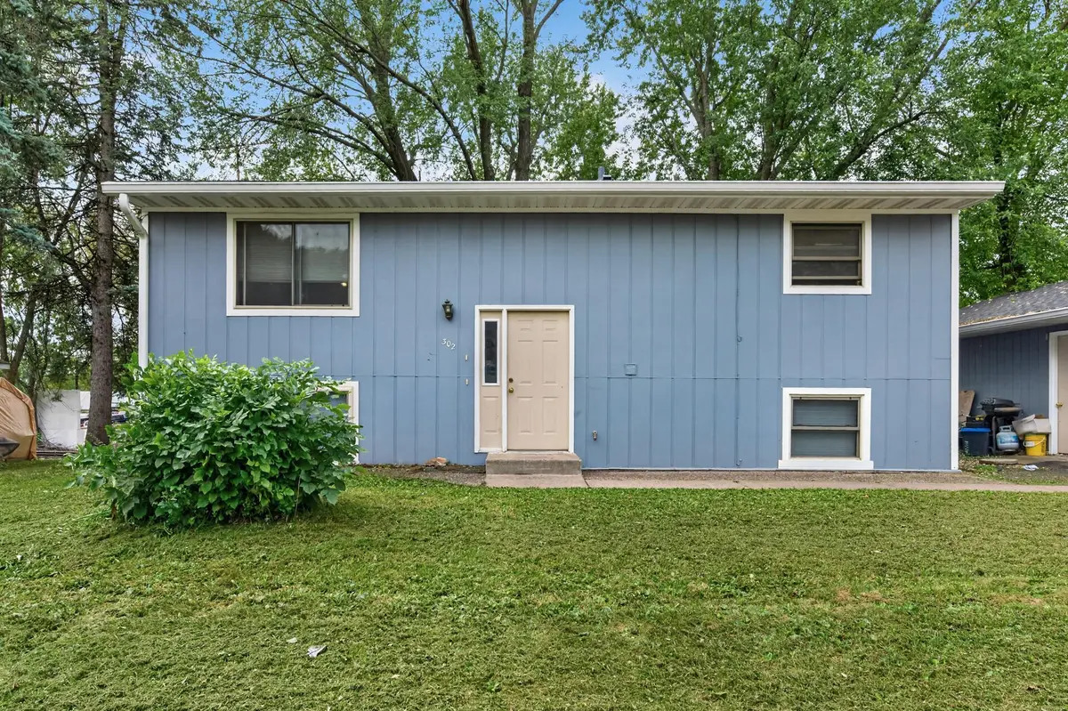 302 W Maple ST, Roberts, WI 54023