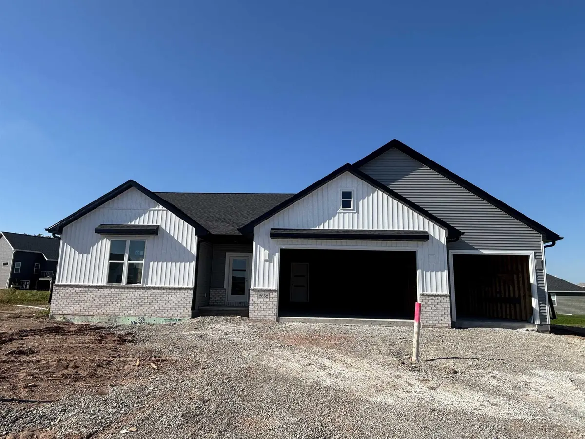 2652 LAWRENCE LN, Neenah, WI 54956