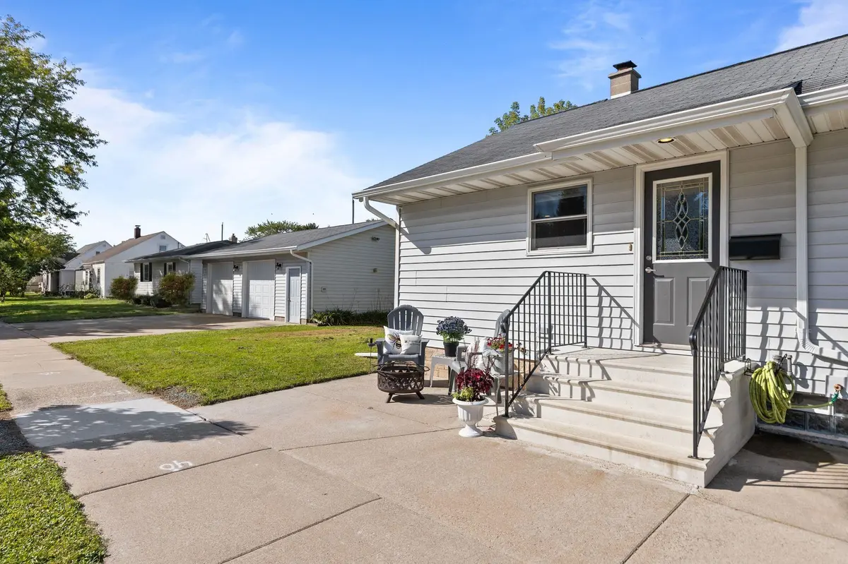121 E SECOND ST, Kimberly, WI 54136