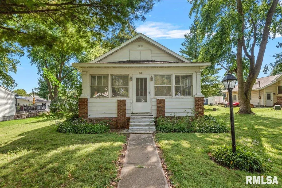 108 Buttell ST, Elkhart, IL 62634