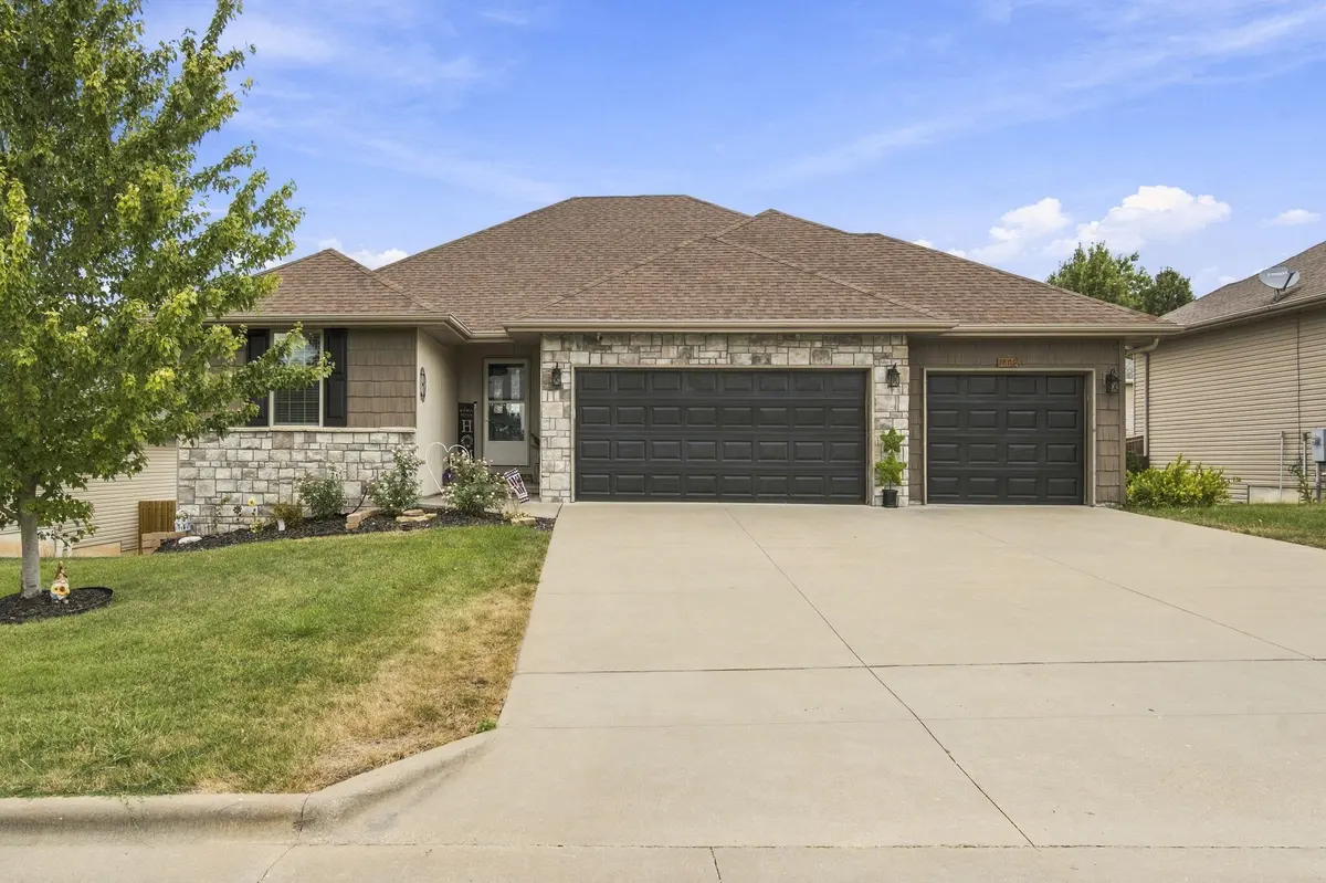 1807 E Costa Mesa CT, Ozark, MO 65721