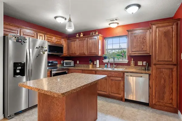 123 Clubhouse Drive, Corsicana, TX 75109