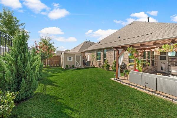 1833 Spotted Fawn Drive, Arlington, TX 76005