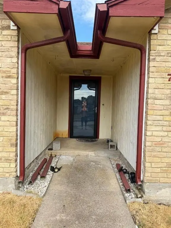 705 Angle Ridge Circle, Garland, TX 75043