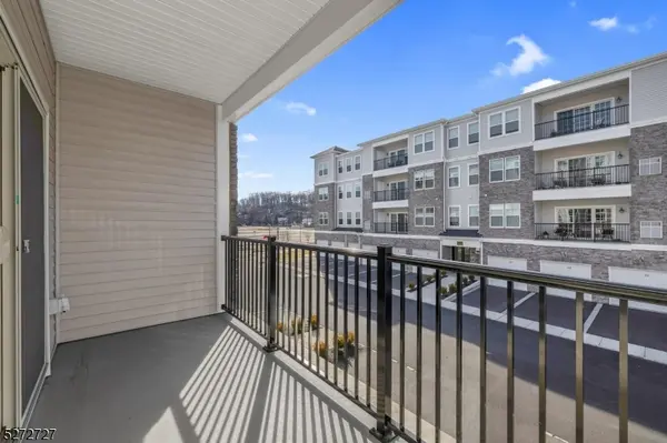 11 Veterans Way #121, Morris Plains Boro, NJ 07950