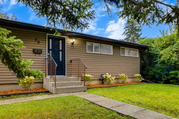 30 Hutton PL SW,  Calgary,  AB T2V 3B6