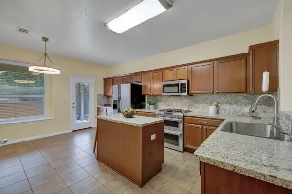 102 Wisteria WAY, San Marcos, TX 78666