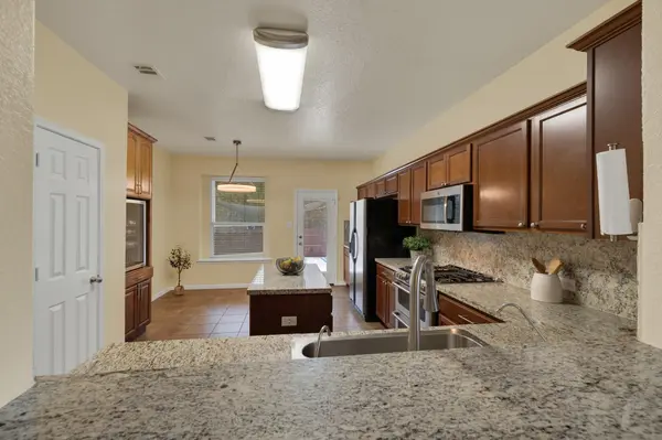 102 Wisteria WAY, San Marcos, TX 78666