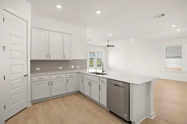 212 Mystic Canyon LN, Georgetown, TX 78628