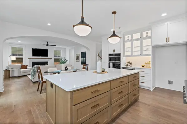 4620 W 70th TER, Prairie Village, KS 66208