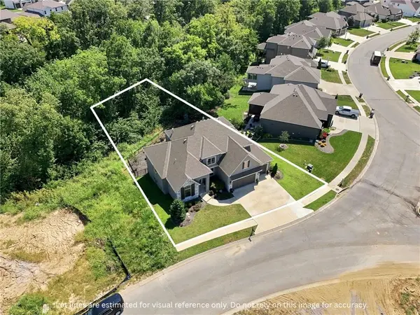 13559 Terrace Park DR, Parkville, MO 64152