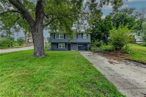 2305 W 73rd ST, Prairie Village, KS 66208