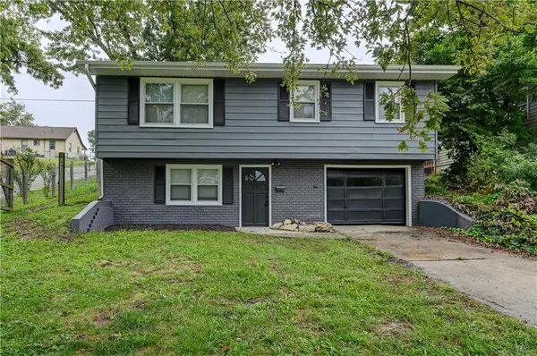 2305 W 73rd ST, Prairie Village, KS 66208