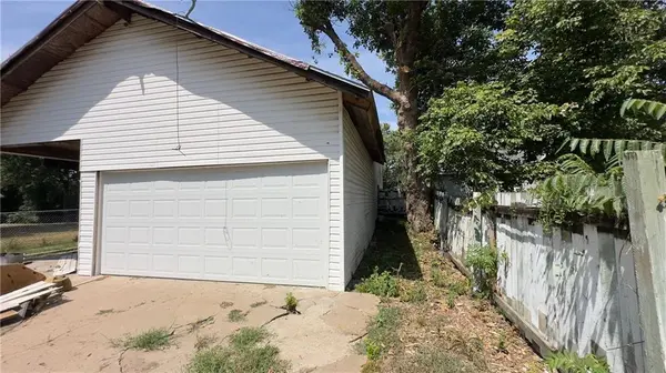 203 County RD, Monett, MO 65708
