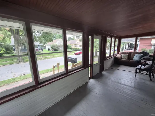 927 Oaklawn ST, South Bend, IN 46615