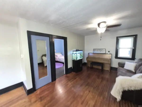 927 Oaklawn ST, South Bend, IN 46615