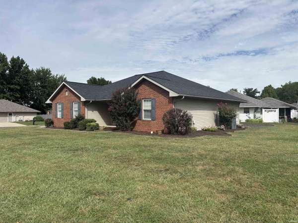 4114 Lee DR, Jasper, IN 47546