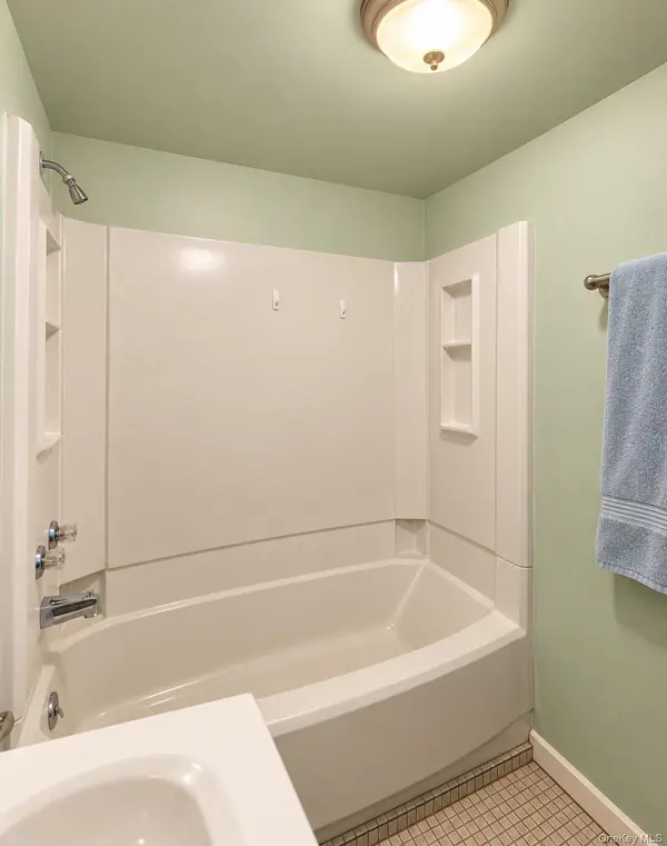 1460 Joyce LN, Seaford, NY 11783