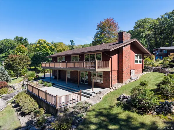64 Clinton RD, Tuxedo Park, NY 10987