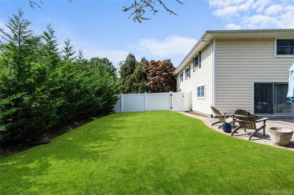 71 Roosevelt DR, East Norwich, NY 11732
