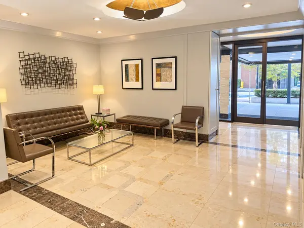 153 East 57th St #21B, New York (manhattan), NY 10022