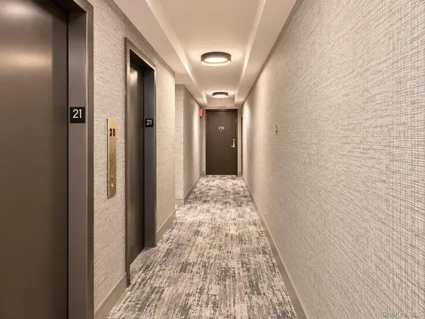 153 East 57th St #21B, New York (manhattan), NY 10022