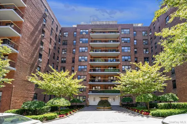 67-76 Booth Street #2i, Forest Hills, NY 11375