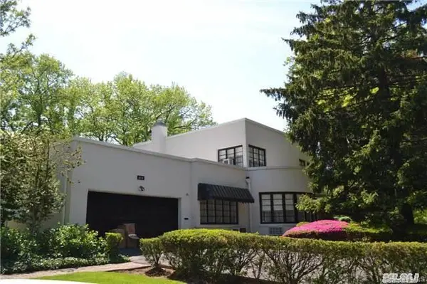 20050 Grand Central Pkwy, Queens Village, NY 11427