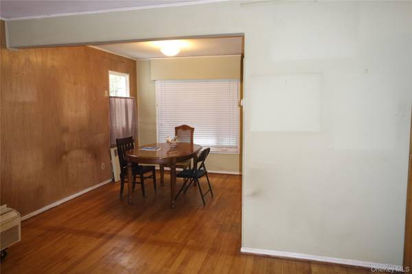 29 Emerson CT, Westbury, NY 11590