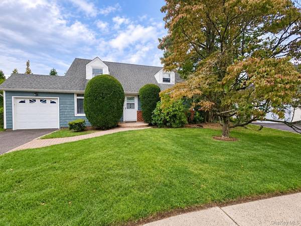 29 Emerson CT, Westbury, NY 11590