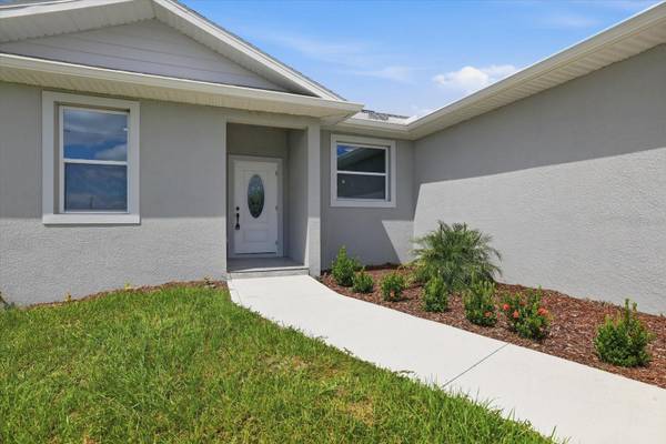 28 COXSWAIN DR, Placida, FL 33946