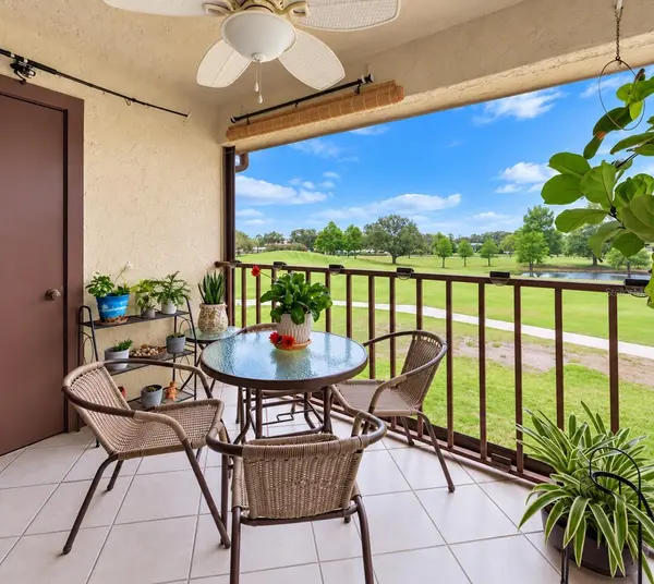 6111 LAKE POINTE DR #202, Orlando, FL 32822