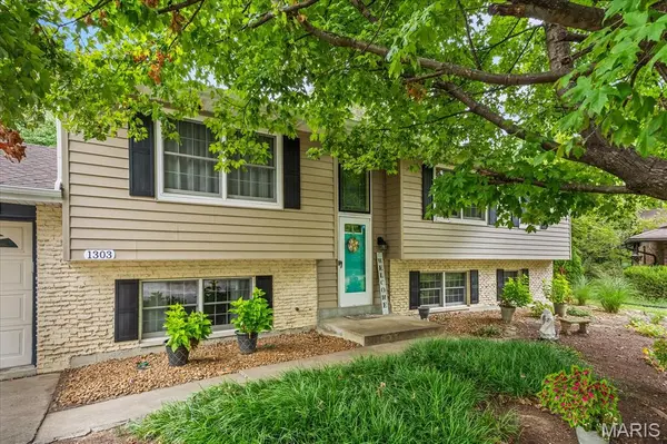 1303 Desoto DR, O'fallon, IL 62269