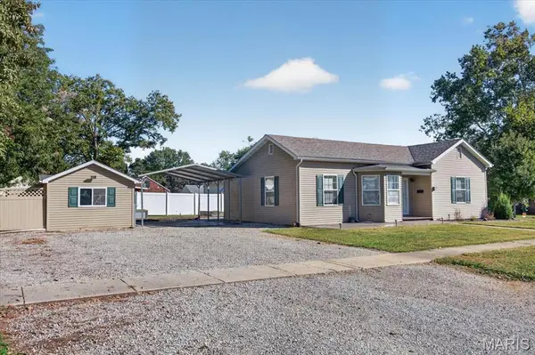 1411 Jefferson ST, Carlyle, IL 62231