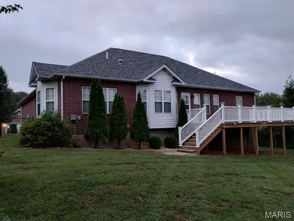 300 Sooter LN, Rolla, MO 65401