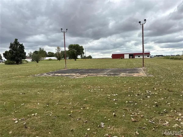 546 S 5th ST, Witt, IL 62094