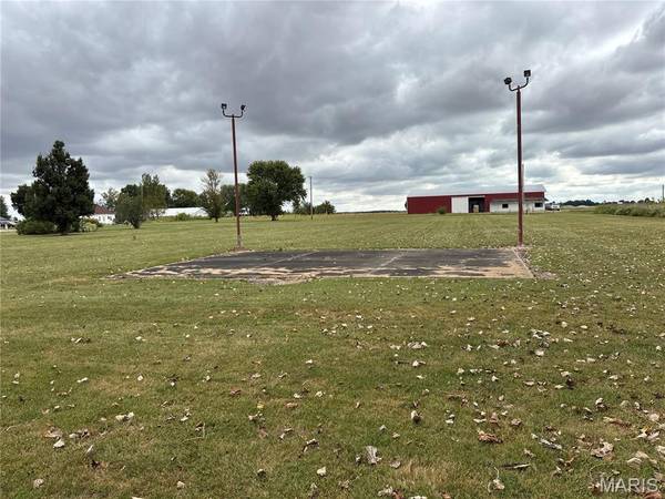 546 S 5th ST, Witt, IL 62094