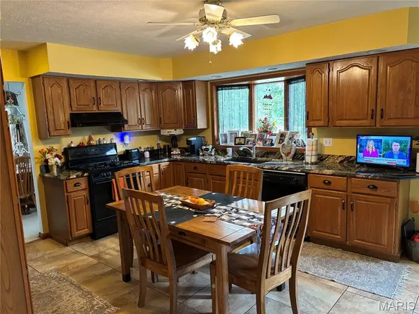 546 S 5th ST, Witt, IL 62094