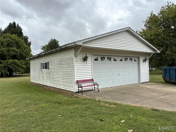 546 S 5th ST, Witt, IL 62094
