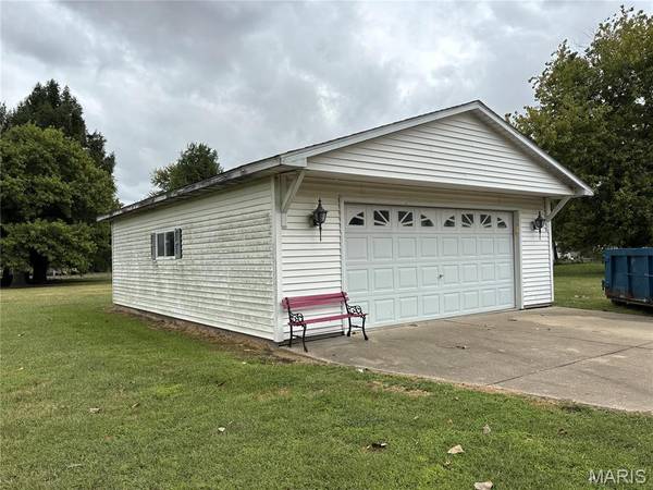 546 S 5th ST, Witt, IL 62094