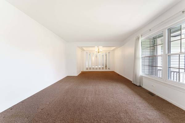 212 Wellington AVE, Elk Grove Village, IL 60007