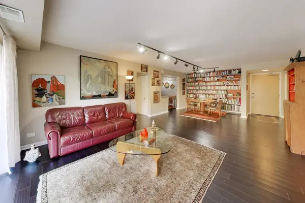235 Ridge RD #1F, Wilmette, IL 60091
