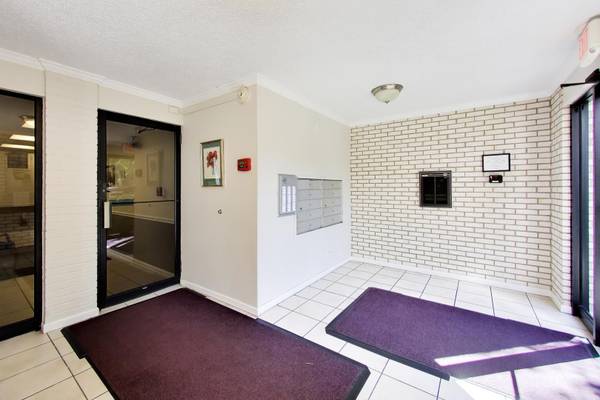 235 Ridge RD #1F, Wilmette, IL 60091