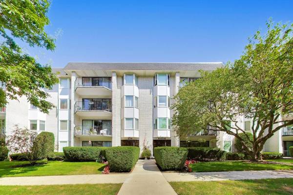 235 Ridge RD #1F, Wilmette, IL 60091