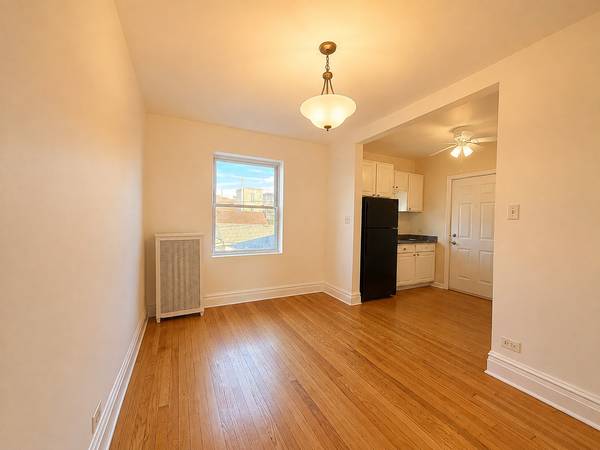 2837 1/2 N Sawyer AVE #1E, Chicago, IL 60618