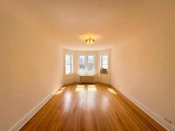2837 1/2 N Sawyer AVE #1E, Chicago, IL 60618