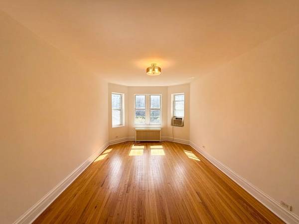 2837 1/2 N Sawyer AVE #1E, Chicago, IL 60618